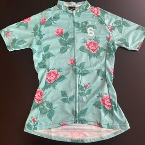 Twin Six (made in the USA) bike jersey comfortable,dry wicking,& fits perfectly.